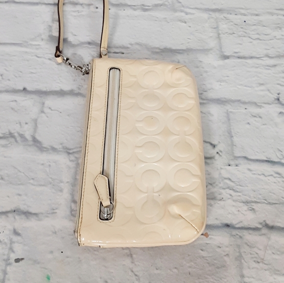 Coach cream patent leather wristlet, wallet - Picture 8 of 14
